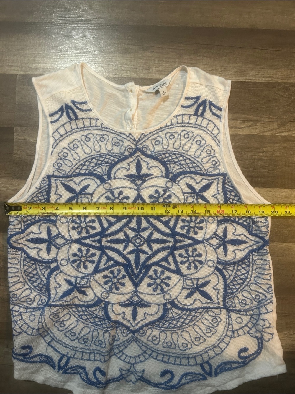 Lucky Brand Women’s White Tank with Blue Mandala Print Size Large - Picture 3 of 7